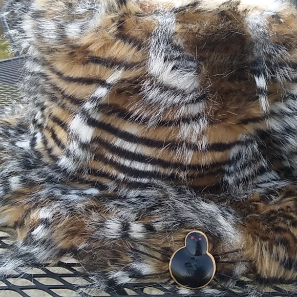 Big fur hat main image 10
